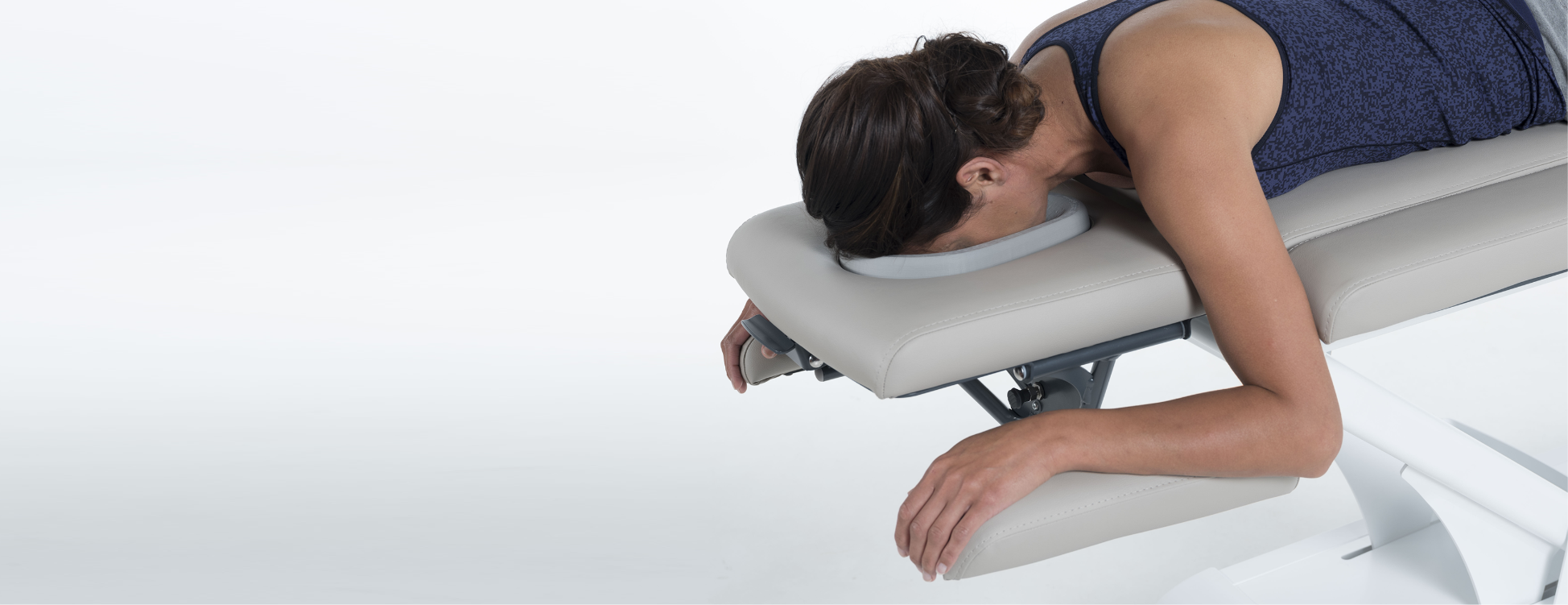 Table de traitement Gymna.PRO haut de gamme pour kinésithérapeutes