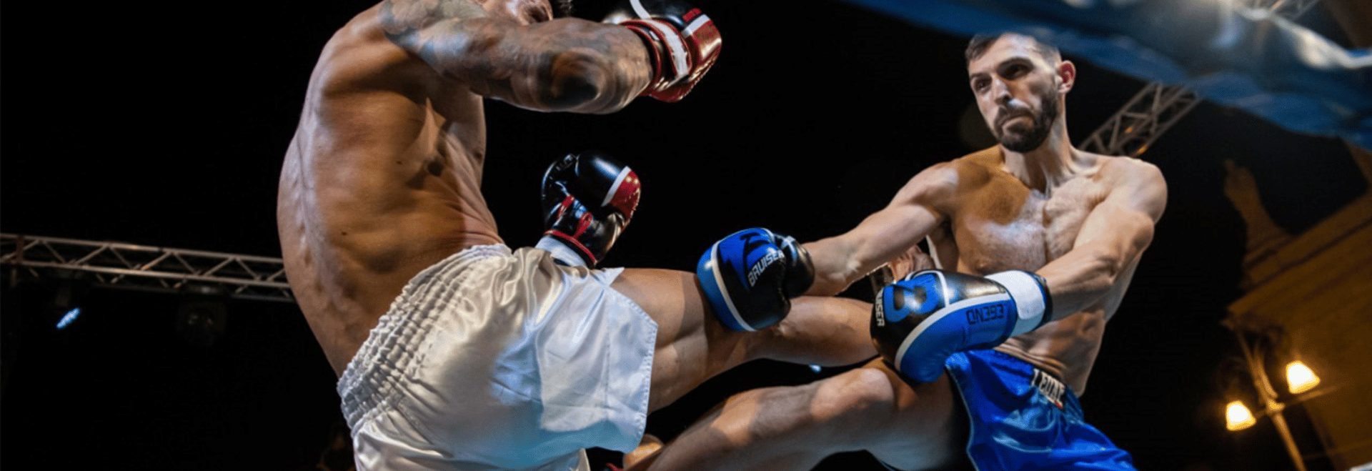 Découvrez comment les ostéopathes peuvent utiliser la thérapie par ondes de choc pour traiter une blessure courante chez les kickboxeurs.