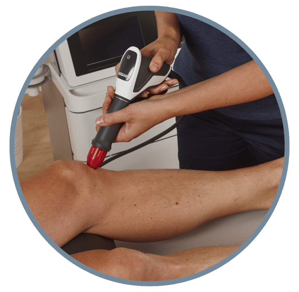 Découvrez les dernières avancées cliniques en matière de thérapie par ondes de choc dans le traitement de l'arthrose du genou.