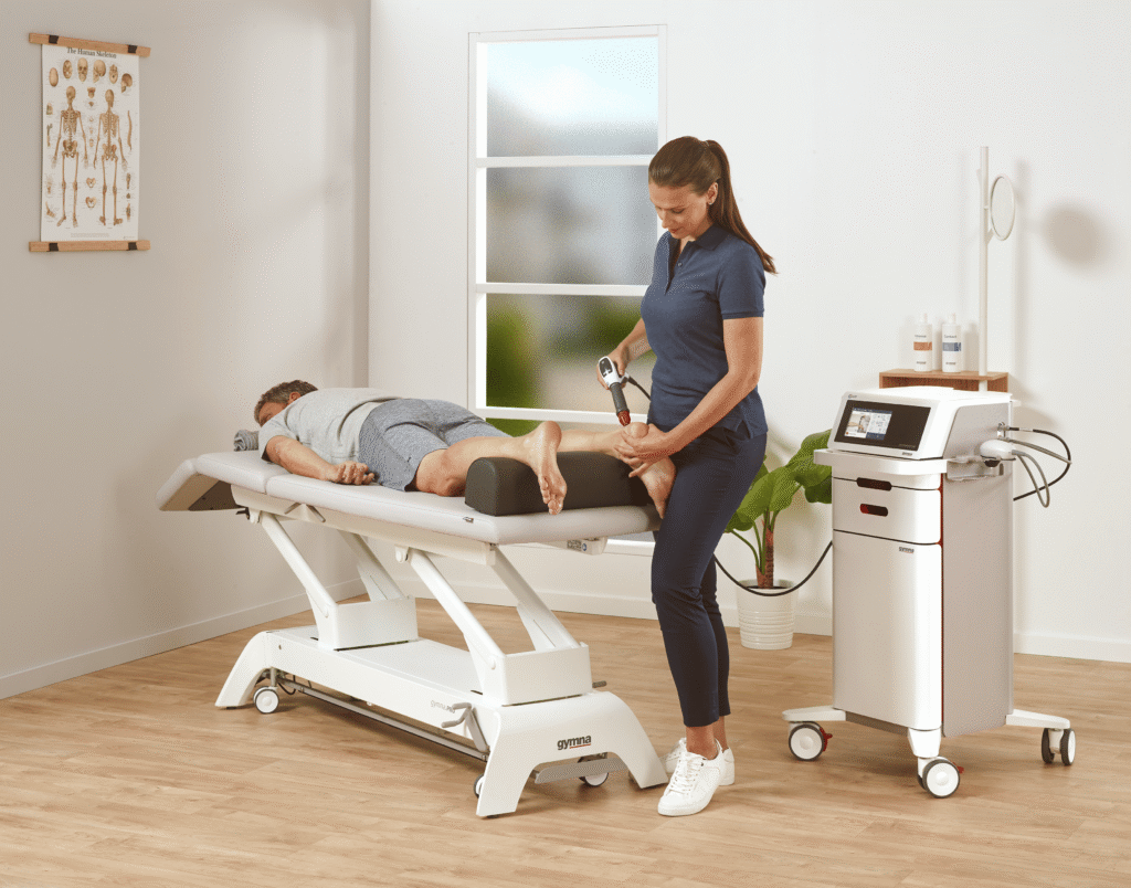 Découvrez comment les physiothérapeutes appliquent la thérapie par ondes de choc orientée vers le patient en adaptant les paramètres à la réponse tissulaire, aux commentaires du patient et à la phase de rééducation.